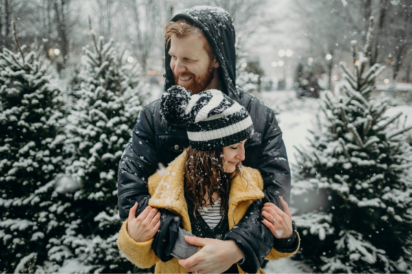 Fotografia Romântica de Casais em Destinos de Inverno